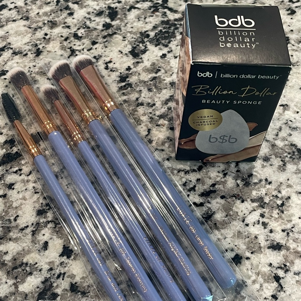 Luxie Wonderlust 5-Piece Brush Set/Periwinkle + bdb Vegan Charcoal Beauty Sponge